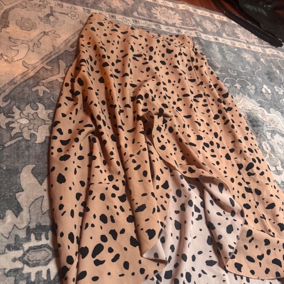 Elegant asymmetrical women's leopard animal print Skirt w ruffles - Picture 3 of 5